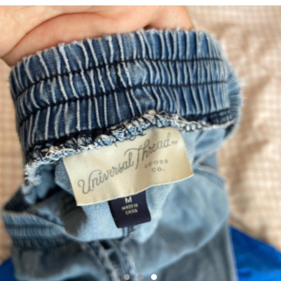 Universal Threads Drawstring Shorts - Picture 3 of 3